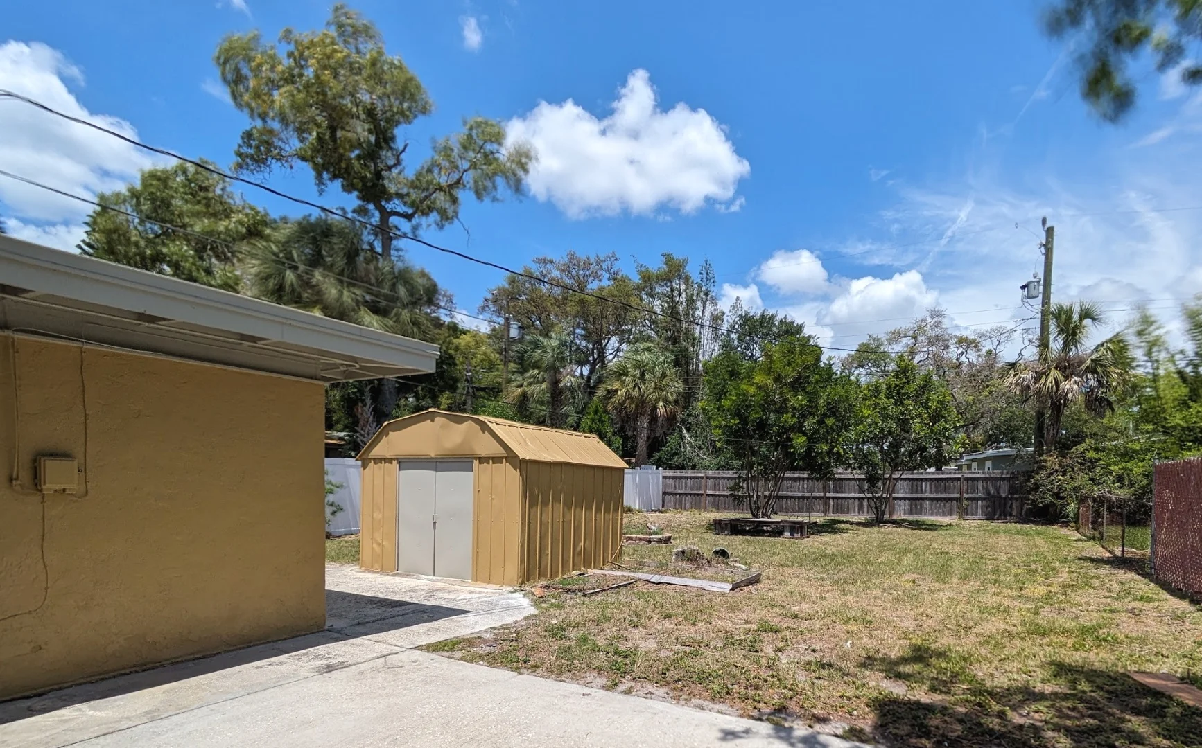 2BR/2BA house for rent in St. Pete with large fenced in back yard.  Lawn maintenance included.