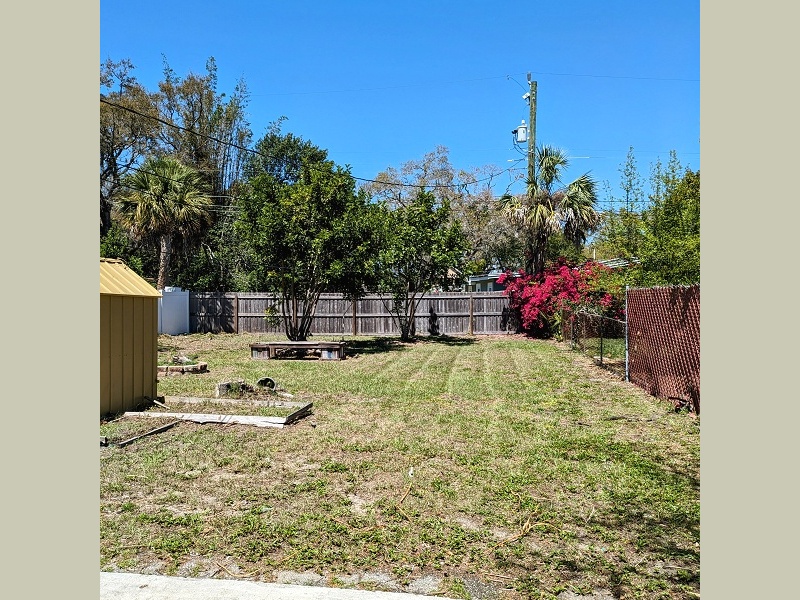 2 bedroom 2 bath house for rent in West St. Pete with large fenced in backyard.