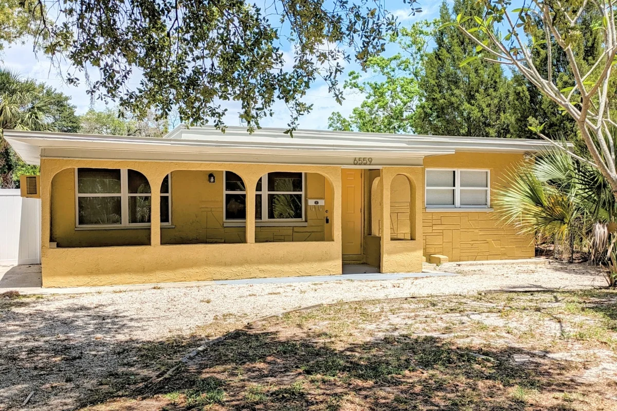 2/2 house for rent in St. Petersburg, near HCA Pasadena Hospital, and the Pinellas Trail. Cat/Dog friendly. Explore now!