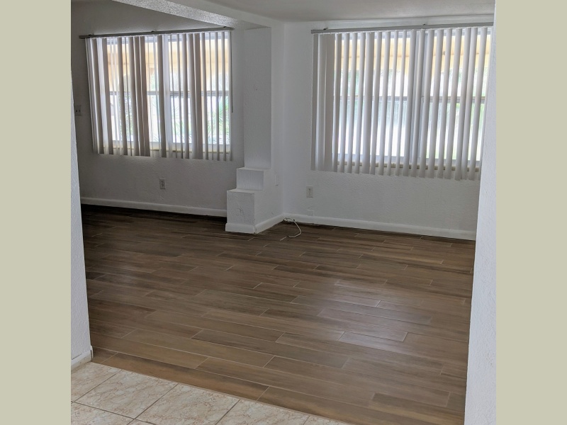 2/2 house for rent near South Pasdena with Large Living Room area.